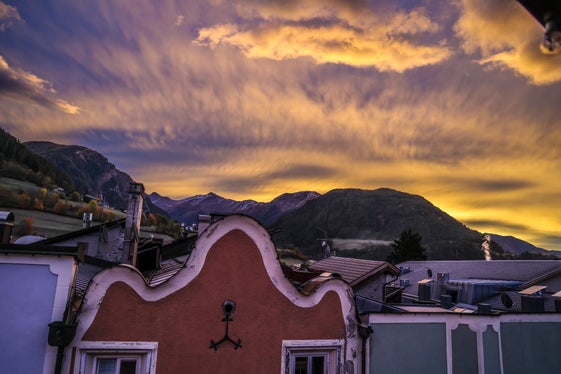 Wetterbild des Monats Oktober 2026: Über den Dächern von Sterzing (Foto: LPA/Martin Geier)