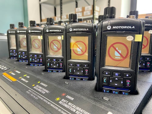 Tutti i 306 corpi dei Vigili del fuoco volontari dell’Alto Adige sono ora dotati di radio digitali (Foto: Associazione VdFV/Diddi Osele).