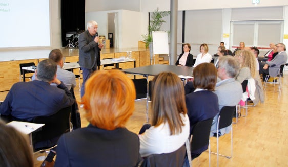 Referent Wolfgang Kindler ging in seinen Impulsreferaten detailliert auf das Tagungsthema ein.  (Foto: LPA/Bildungsdirektion/Verena Hilber)