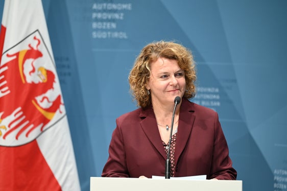 Landesrätin Rosmarie Pamer erinnert daran, dass ab dem 1. September die Änderungen am Unterhaltsvorschuss greifen. (Foto: LPA/Hannes Wisthaler)