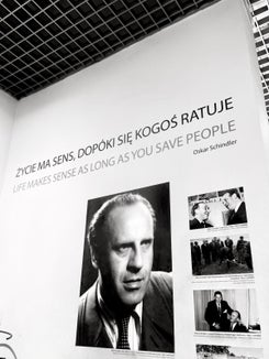 Dal 3 al 6 marzo, 162 giovani della Provincia Autonoma di Bolzano, accompagnati da 18 tutor e dallo staff di progetto, hanno preso parte al Viaggio della Memoria “Promemoria Auschwitz.eu”, un percorso che li ha condotti a Cracovia e a visitare i campi di concentramento e sterminio di Auschwitz e Birkenau. (Foto: USP)