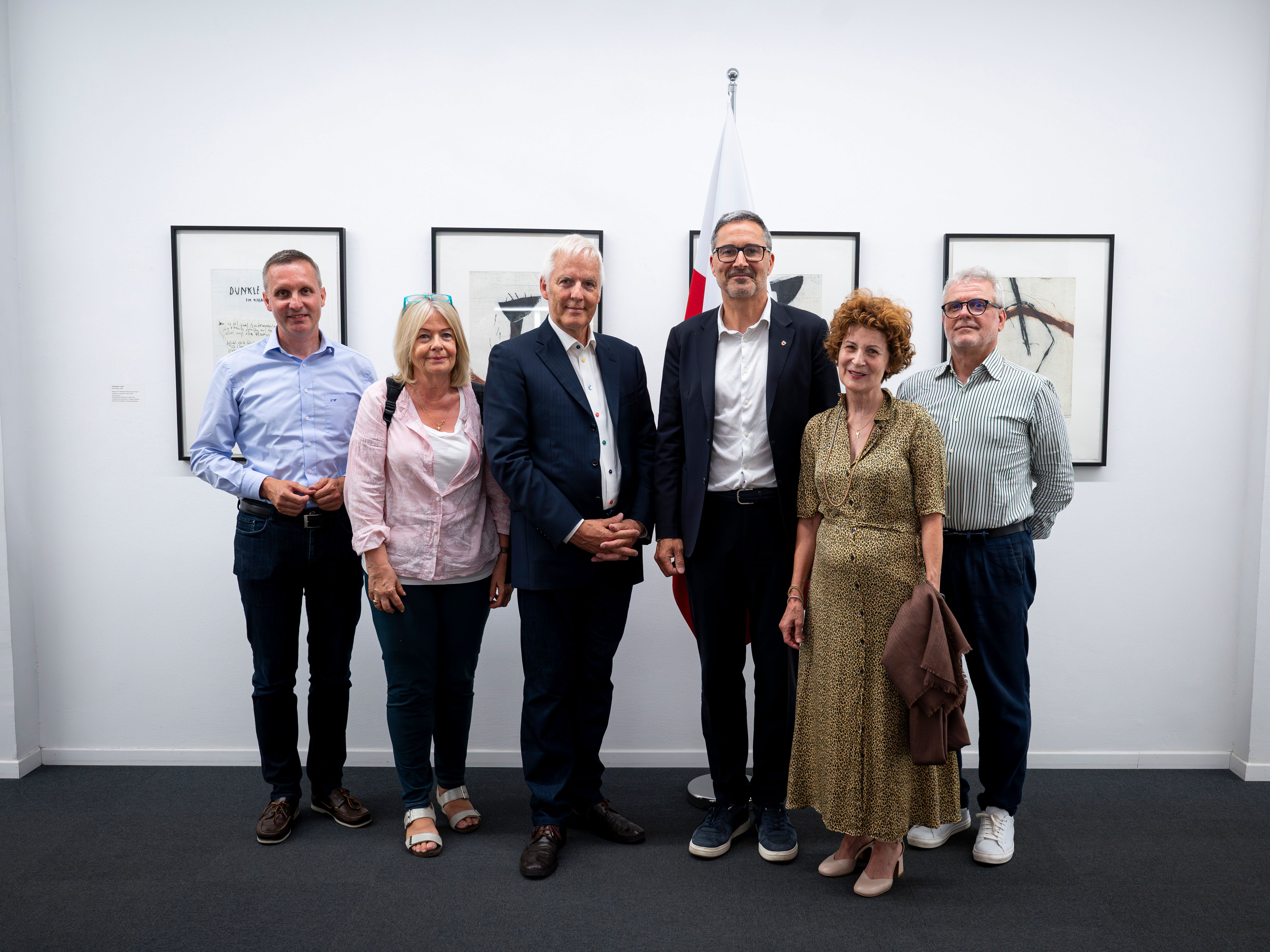 Il nuovo Direttivo dell'Associazione delle guide turistiche e degli accompagnatori turistici dell'Alto Adige ha fatto visita al presidente della Provincia Arno Kompatscher e all'assessore al Turismo Luis Walcher (da sinistra): l'assessore Luis Walcher, la presidente uscente Petra Überbacher, il presidente Markus Perwanger, il presidente della Provincia Arno Kompatscher e i membri del consiglio direttivo Maria Gall Prader e Stefan Demetz. (Foto: USP/Fabio Brucculeri)