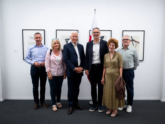 Il nuovo Direttivo dell'Associazione delle guide turistiche e degli accompagnatori turistici dell'Alto Adige ha fatto visita al presidente della Provincia Arno Kompatscher e all'assessore al Turismo Luis Walcher (da sinistra): l'assessore Luis Walcher, la presidente uscente Petra Überbacher, il presidente Markus Perwanger, il presidente della Provincia Arno Kompatscher e i membri del consiglio direttivo Maria Gall Prader e Stefan Demetz. (Foto: USP/Fabio Brucculeri)