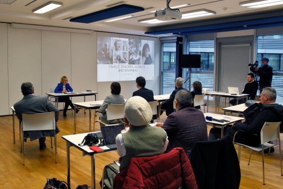 Südtirol als Familienland, der demografische Wandel und das Grundrecht Wohnen sind die Arbeitsschwerpunkte des Jahres 2023 im Ressort von Landesrätin Waltraud Deeg. (Foto: LPA/Greta Stuefer)