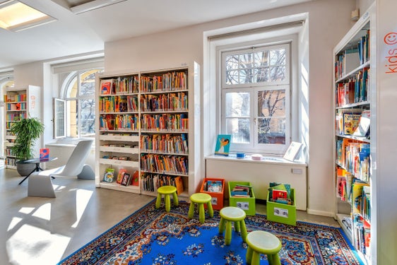 GUGGUG! assume una nuova fisionomia, per creare occasioni di incontro tra bambini e libri all’interno delle scuole dell’infanzia. In quest’ottica nasce l’iniziativa "Grandi storie per piccole orecchie". Presentazione giovedì 19 gennaio a Bolzano. (Foto: ASP/Peter Daldos)