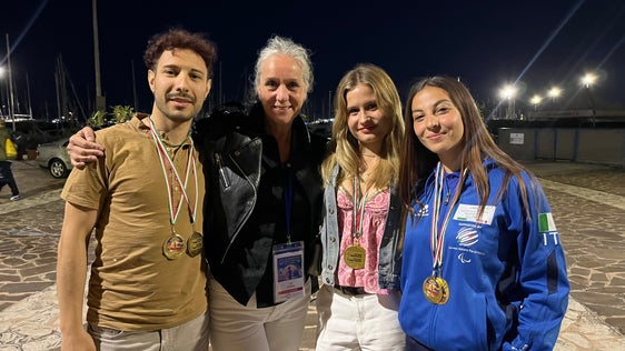 La caldarese Anna Negri è oggi una delle atlete di maggior successo in tutta Italia tra gli sportivi che hanno subito un trapianto. Nella foto, da sinistra a destra: Luca Sinagra, Liz Schick (presidente dei World Transplant Games), Anna Negri, Claudia Graziani. (Foto: Josef Negri)