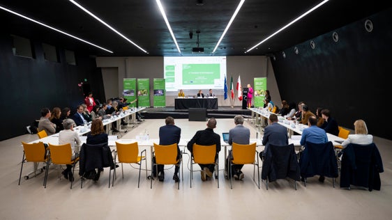 Am 9. April tagte der vierte EFRE-Begleitausschuss im NOI Techpark in Bozen-Süd. Dort wurden dann auch die Labors besichtigt, die über den Europäischen Fonds für regionale Entwicklung (EFRE) finanziert wurden. (Foto: LPA/Fabio Brucculeri)