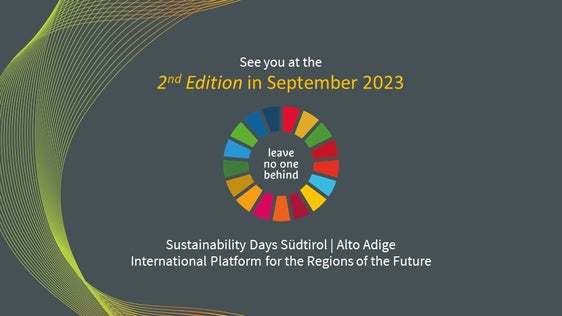 La slide proiettata sul maxischermo della Fiera di Bolzano con il tema della prossima edizione dei Sustainability Days, in programma nel settembre del 2023 e dedicata alla sostenibilità sociale(Foto: ASP/IDM)
