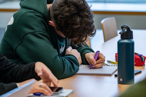 Ammissioni elevate, maturità superata dal 99,63% degli studenti e risultati solidi anche nella formazione professionale per la scuola italiana dell'Alto Adige. (Foto: USP/Greta Stuefer)