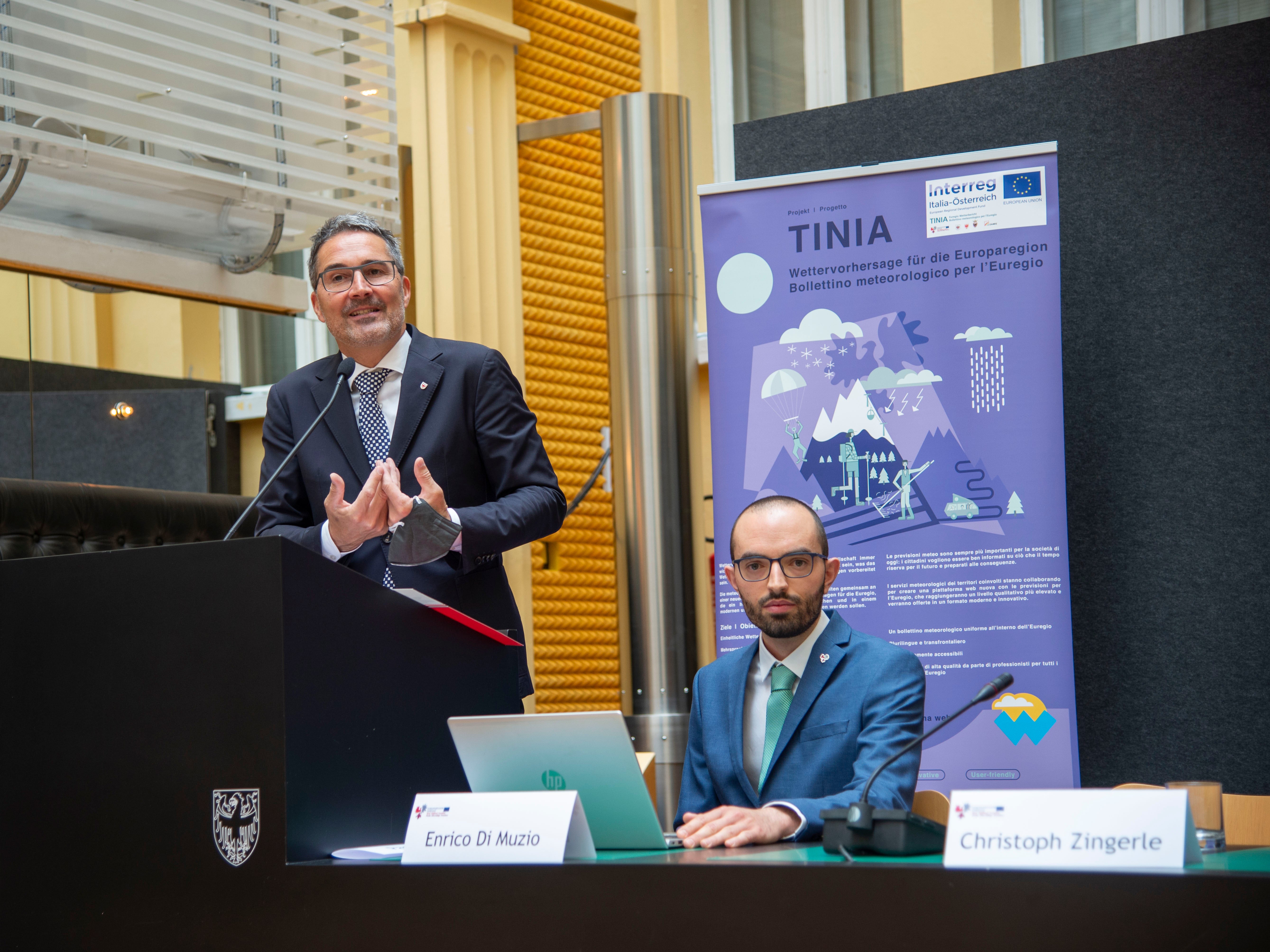 Wertvoller Dienst zum Schutz der Bürgerinnen und Bürger der Europaregion: Landeshauptmann Arno Kompatscher bei der heutigen Fachtagung zum Euregio-Wetterbericht (Foto: LPA/Fabio Brucculeri)