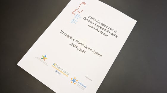 Il Comitato di coordinamento e indirizzo del Parco Nazionale dello Stelvio si è espresso a favore del rinnovo della certificazione secondo la “Carta europea per il turismo sostenibile nelle aree protette”. Nella foto il piano delle azioni 2026-2030. (Foto: USP/Vera Brunetti)