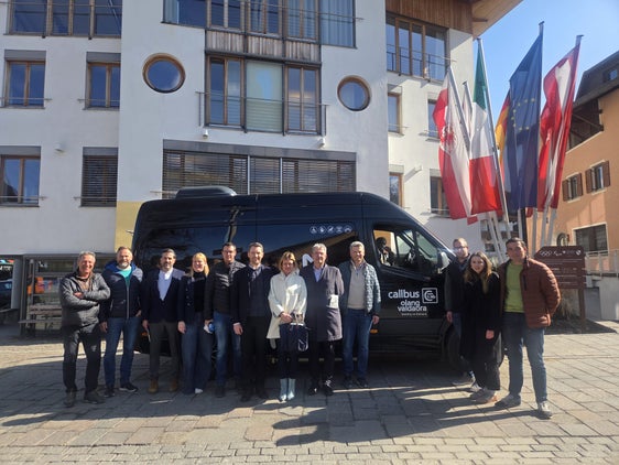 Durante il sopralluogo a Valdaora, da sinistra: il consigliere comunale di Valdaora Philipp Felder, il sindaco di Valdaora Lukas Schnarf, il direttore dell'associazione turistica di Valdaora Matthias Santer e la presidente Daniela Gasser, il consigliere comunale di Bolzano Peter Warasin, il direttore di Dipartimento Martin Vallazza, l'assessora comunale di Bolzano Johanna Ramoser, il sindaco di San Genesio Paul Romen, il vicesindaco di San Genesio Gerhard Hofer, il referente comunale di San Genesio Lorenz Taber, Evi Innerhofer dell'associazione turistica di San Genesio, il consigliere comunale di San Genesio Andreas Lamprecht. (Foto: USP/Helga Morandell)