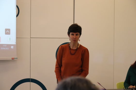 Donatella Ricchetto, direttrice dell’Ufficio bilinguismo e lingue straniere della Ripartizione Cultura italiana  nel corso del suo intervento (Foto: ASP/Gianluca Crocco)