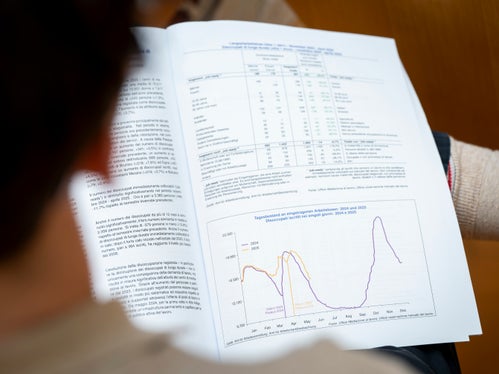 Die Statistik zeigt es: Nicht nur Akademikerinnen und Akademiker verlassen Südtirol, sondern zunehmend auch Maturantinnen und Maturanten, die soeben erst in die Arbeitswelt eingestiegen sind. (Foto: LPA/Fabio Brucculeri)