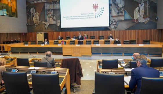 Il Consiglio della Provincia autonoma di Bolzano è stato convocato per domani, giovedì 18 gennaio 2024, per rieleggere Arno Kompatscher come presidente della Provincia. (Foto: Consiglio provinciale dell'Alto Adige/Martin Werth)