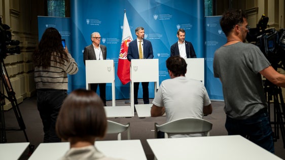 Da man ciampa, le presidënt dl Consorz di&nbsp;Comuns de Südtirol, Andreas Schatzer, l'assessur provinzial ala Mobilité, Daniel Alfreider, y le diretur dl Departimënt Infrastrotöres y Mobilité,&nbsp;Martin Vallazza. (Retrat: USP/Fabio Brucculeri)