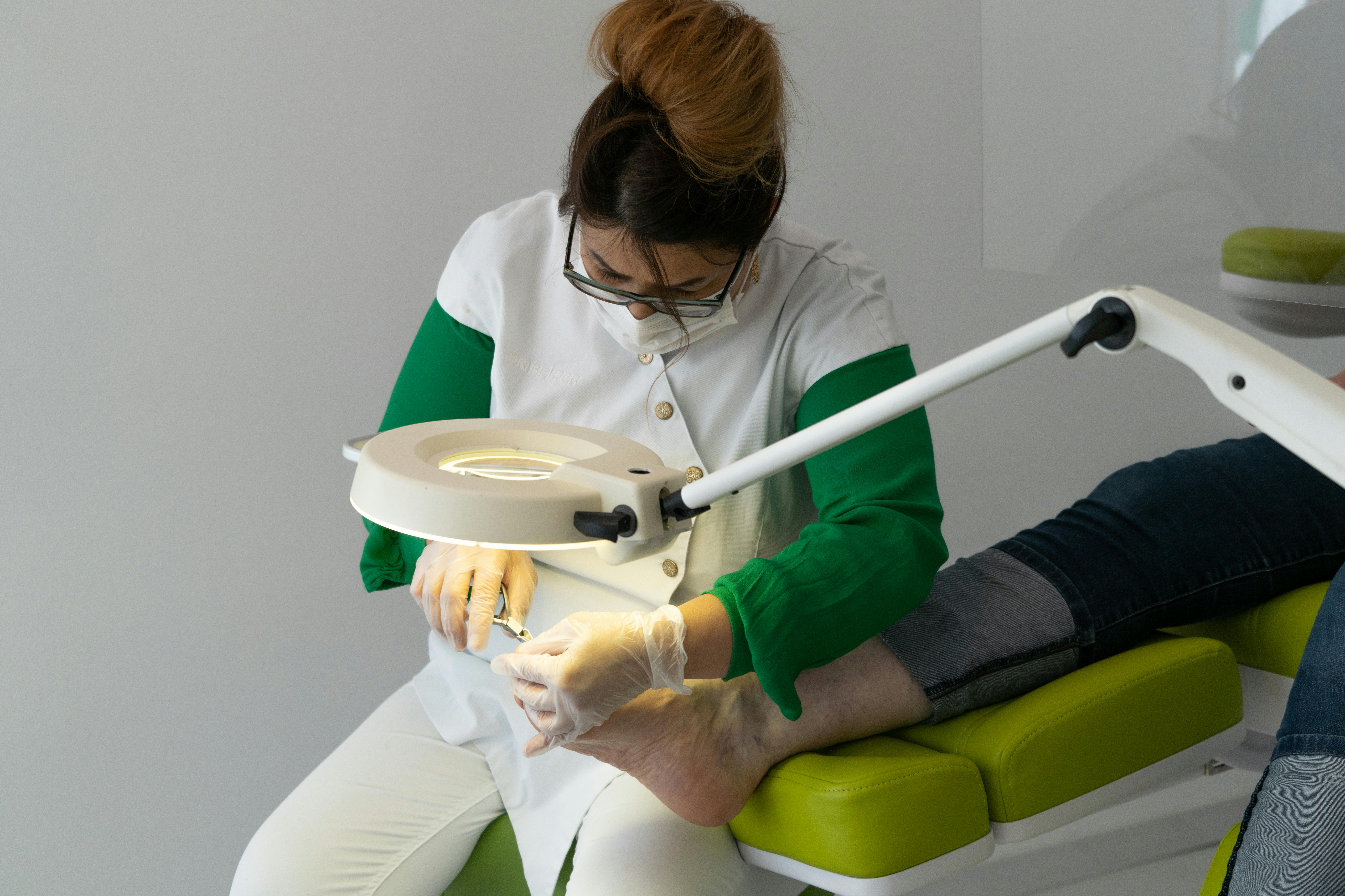 La Giunta provinciale ha ampliato, su proposta dell'assessore alla Prevenzione sanitaria e Salute Hubert Messner, l'offerta di prestazioni sanitarie podologiche. (Foto: Pexels. La foto può essere utilizzata solo in relazione a questo comunicato stampa).