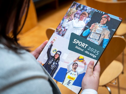 L'Annuario sportivo 2025 è la dodicesima edizione della serie di pubblicazioni trilingui e offre una panoramica completa dell'anno sportivo altoatesino andato in archivio. (Foto: USP/Fabio Brucculeri)