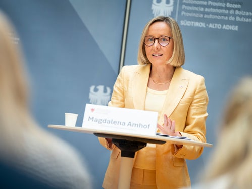 Die Aktivierung des am Südtiroler Arbeitsmarkt vorhandenen Arbeitskräftepotentials, speziell von Frauen und Jugendlichen, ist ein zentrales Ziel von Arbeits-Landesrätin Magdalena Amhof. Doch auch die Pensionierungswelle, die das Land in den kommenden Jahren erwartet, zählen zu den großen Herausforderungen. (Foto: LPA/Fabio Brucculeri)