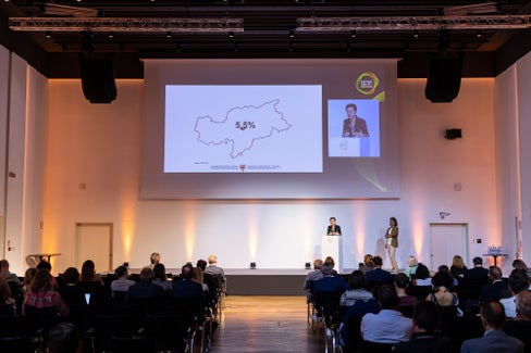 Solo il 5,5 per cento della superficie dell'Alto Adige è utilizzabile, ha chiarito Virna Bussadori, direttrice della Ripartizione Natura, Paesaggio e Sviluppo del territorio (Foto: ASP/Tiberio Sorvillo)