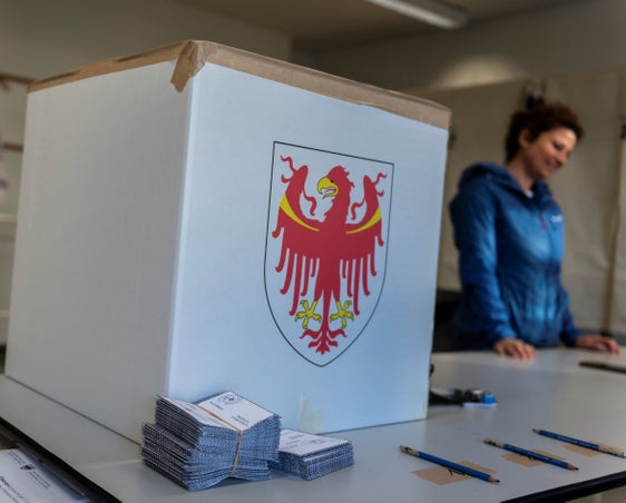 Procedono a ritmo serrato i preparativi per le prossime elezioni. Oggi la Giunta provinciale ha stanziato quasi 2 milioni di euro per la gestione delle attività elettorali nei 116 Comuni (Foto: ASP/Ivo Corrà)