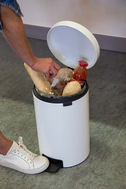 Jeder und jede von uns kann hier seinen und ihren Beitrag leisten, indem wir achtsam mit Lebensmitteln umgehen, erinnert Landesrätin Waltraud Deeg anlässlich des Internationalen Tages gegen Lebensmittelverschwendung am 29. September. (Foto: LPA/Greta Stuefer)