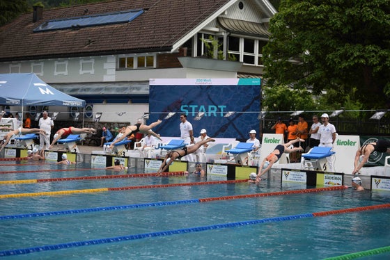 1.520 Mal gingen Athletinnen und Athleten aus Italien, Österreich und Deutschland beim Euregio Swim Cup an den drei Austragungsorten – im Bild in Brixen – an den Start. (Foto: ESC/Niederwieser) 