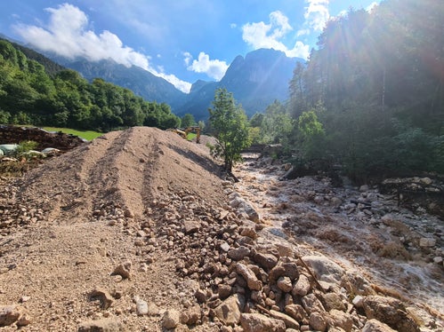 Der Schlernbach in Ums in der Gemeinde Völs am Schlern (im Bild) nach den Gewittern vom gestrigen 6. September. Das Landesamt für Wildbachverbauung Süd hat sofort mit den Arbeiten begonnen und setzt sie heute fort. (Foto: LPA/Landesamt für Wildbach- und Lawinenverbauung Süd)