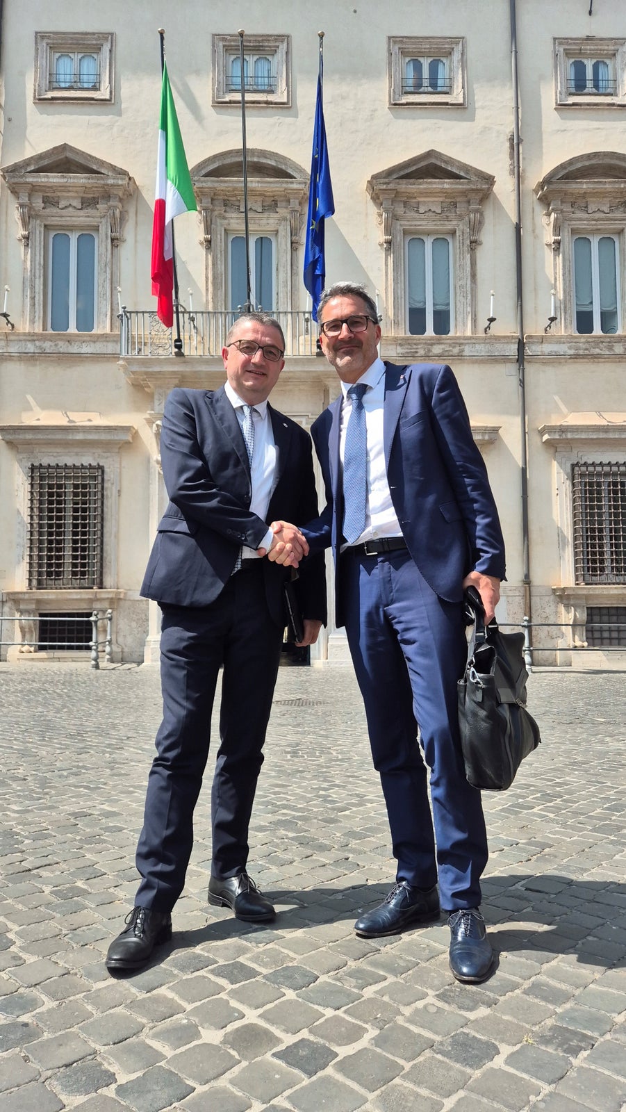 Der Ministerrat in Rom genehmigte im Beisein der Landeshauptleute Maurizio Fugatti (von links) und Arno Kompatscher&nbsp;einstimmig den Verfassungsgesetzentwurf zur Reform des Autonomiestatuts der Region Trentino-Südtirol. (Foto: Davide Cordua)