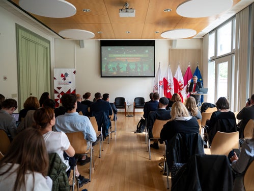 Anlässlich der Europäischen Woche der Sprachen fand in der Euregio-Vertretung in Brüssel das Seminar Regional- und Minderheitensprachen im Fokus der KI-Entwicklung mit Referenten aus der ganzen Welt statt. (Foto: LPA/Fabio Brucculeri).