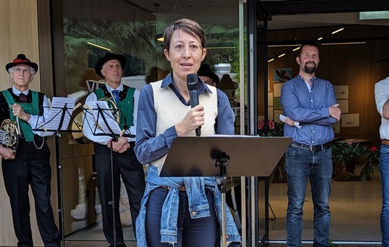 Virna Bussadori (nella foto all'inaugurazione della nuova Casa del Parco Naturale di Naturno) assumerà dal 26 giugno il ruolo di direttrice sostituta del Dipartimento Protezione dell’ambiente, della natura e del clima, Energia, Sviluppo del territorio e Sport; diretto dall'assessore provinciale Peter Brunner. (Foto: ASP/Vera Brunetti)