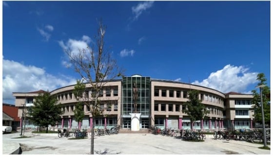 Per il Liceo Linguistico e scientifico in lingua tedesca Nikolaus Cusanus a Brunico, la Giunta provinciale ha approvato la modifica del programma planivolumetrico relativo alla manutenzione straordinaria della facciata. (Foto: USP)