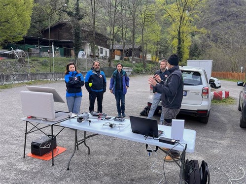 Per pilotare un drone, i tecnici dell'Agenzia per la Protezione civile ricevono una formazione professionale. (Foto: USP/Centro funzionale provinciale)