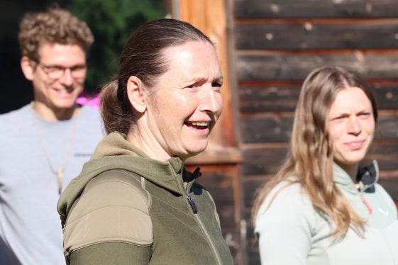 Wissen spielerisch vermitteln: Waldpädagogik-Seminarleiterin Simone Götsch. (Foto: LPA/Maja Clara)