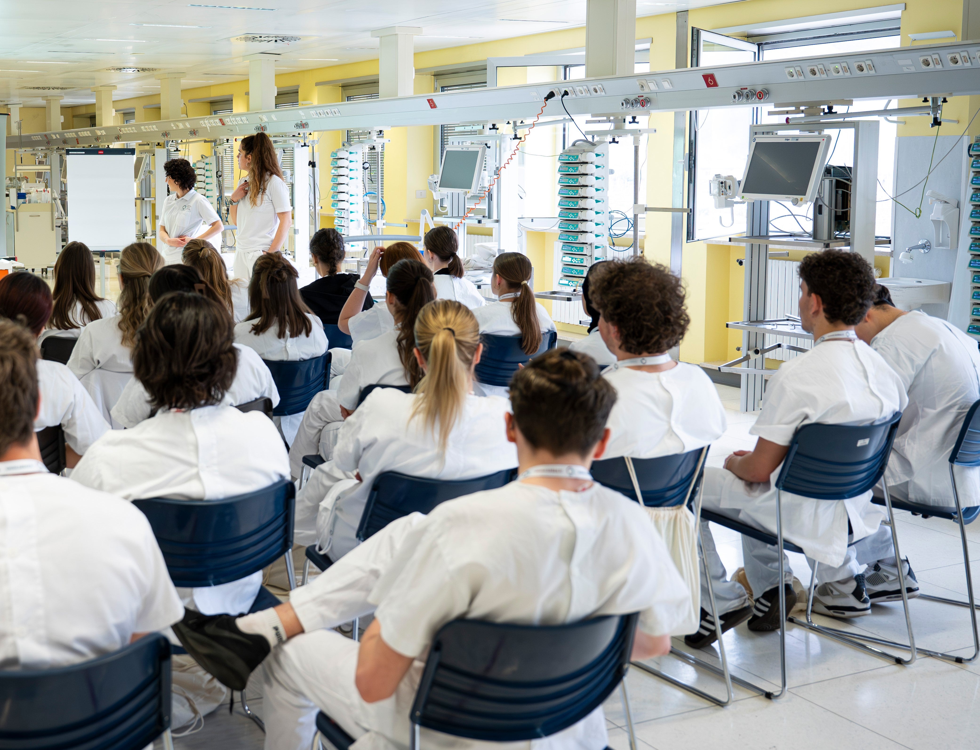 Das Land Südtirol und die Freie Universität Bozen starten ein Sprachlernprogramm für Studierende von Medicine and Surgery, um Deutsch- und Italienischkenntnisse gezielt zu stärken. Den Beschluss dazu hat Gesundheitslandesrat Hubert Messner in der Landesregierung eingebracht. (Foto: LPA/Fabio Brucculeri)