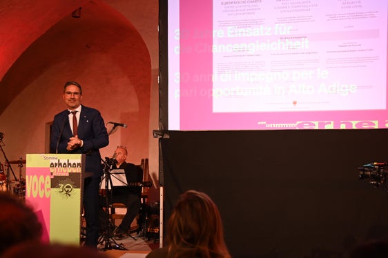 Mehr Gleichberechtigung macht die gesamte Gesellschaft zu einer besseren, unterstrich Landeshauptmann Arno Kompatscher bei der 30-Jahr-Feier des Landesbeirates für Chancengleichheit. (Foto: LPA/Carmen Kollmann)