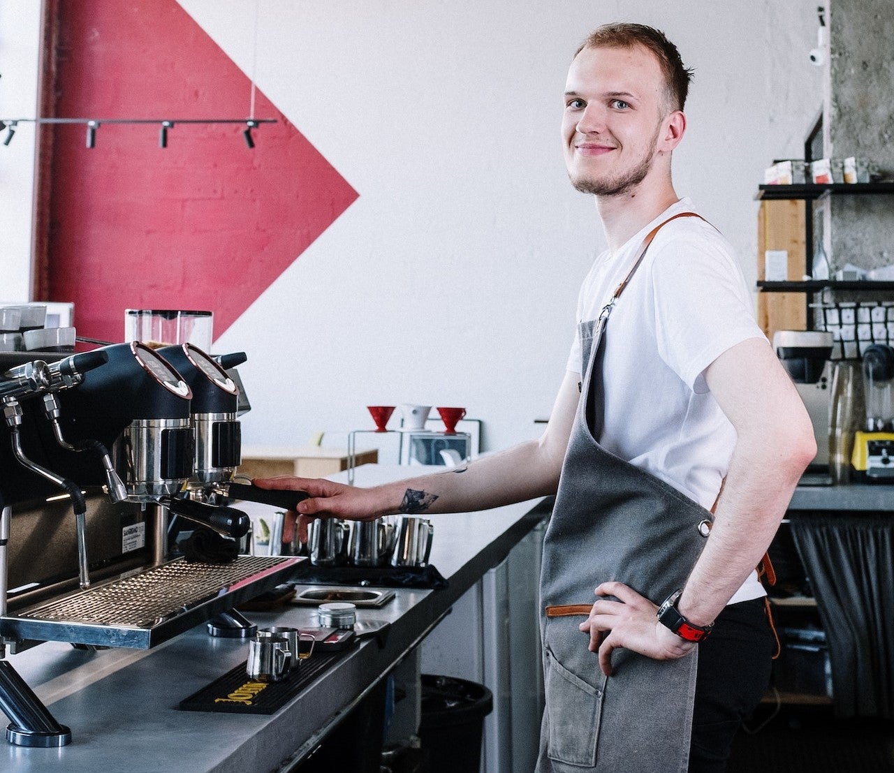 Nell'estate 2023, sono stati 6.943 i giovani che hanno svolto uno stage in quasi 4.000 aziende altoatesine (Foto: Pexel)