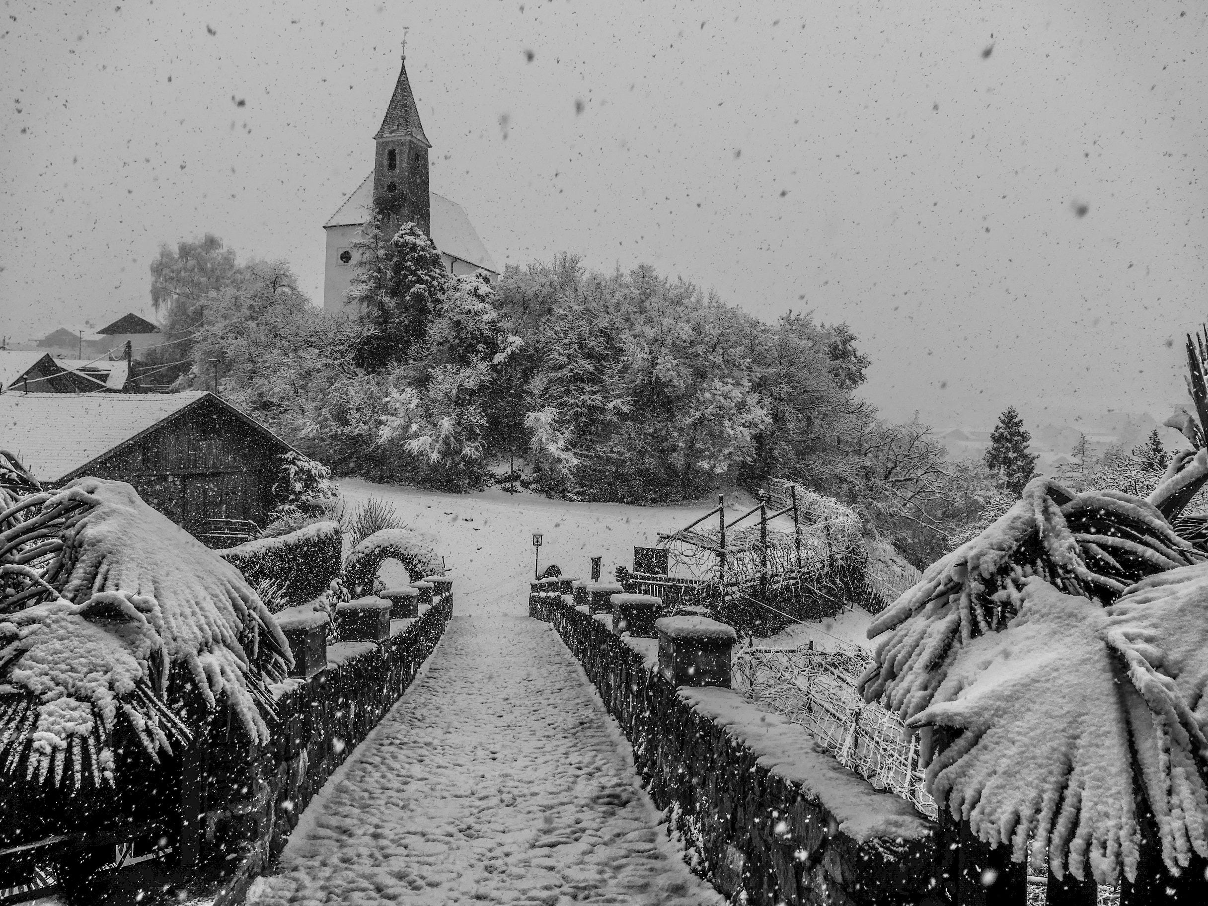 Wetterbild des Monats Februar 2026: St. Martin in Prissian (Foto: LPA/Martin Geier)