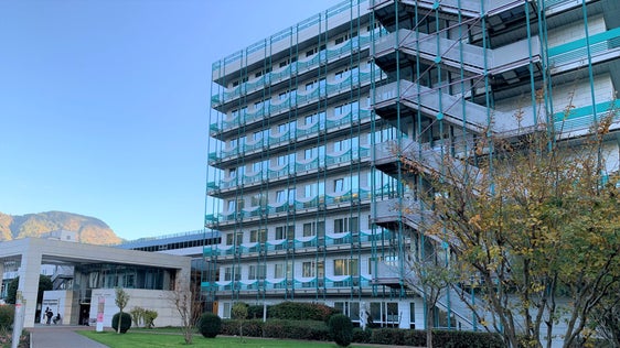 59 Millionen Euro stehen für verschiedene Bauten des Gesundheitsdienstes bereit, unter anderem auch für den Umbau der Notaufnahme am Krankenhaus Meran (im Bild). (Foto: LPA)