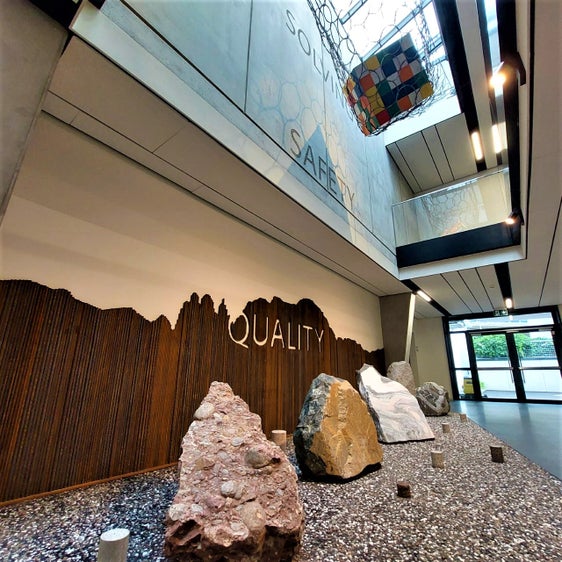 Das neue Geotechnik-Labor des Amts für Geologie und Baustoffprüfung in Kardaun sorgt für Qualität, Sicherheit und innovative Lösungen im Straßenbausektor. (Foto: LPA/Igor Cocca) 