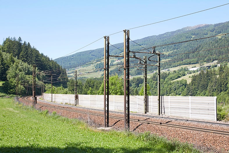 Die Brennerbahnlinie (im Bild bei Sterzing/Maibad) bleibt vom 2. bis 8. August zwischen Brenner und Franzensfeste gesperrt. (Foto: LPA/STA/Riller) 