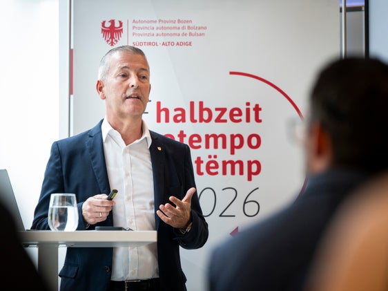 “Nel settore dello sviluppo del territorio abbiamo affrontato alcune questioni che negli ultimi anni erano state accantonate. In particolare, il programma di alloggi a prezzo calmierato ha già ottenuto risultati tangibili: siamo riusciti a ridurre i prezzi dal 20 al 30 per cento”, ha riferito l'assessore provinciale Peter Brunner. (Foto: USP/Fabio Brucculeri)