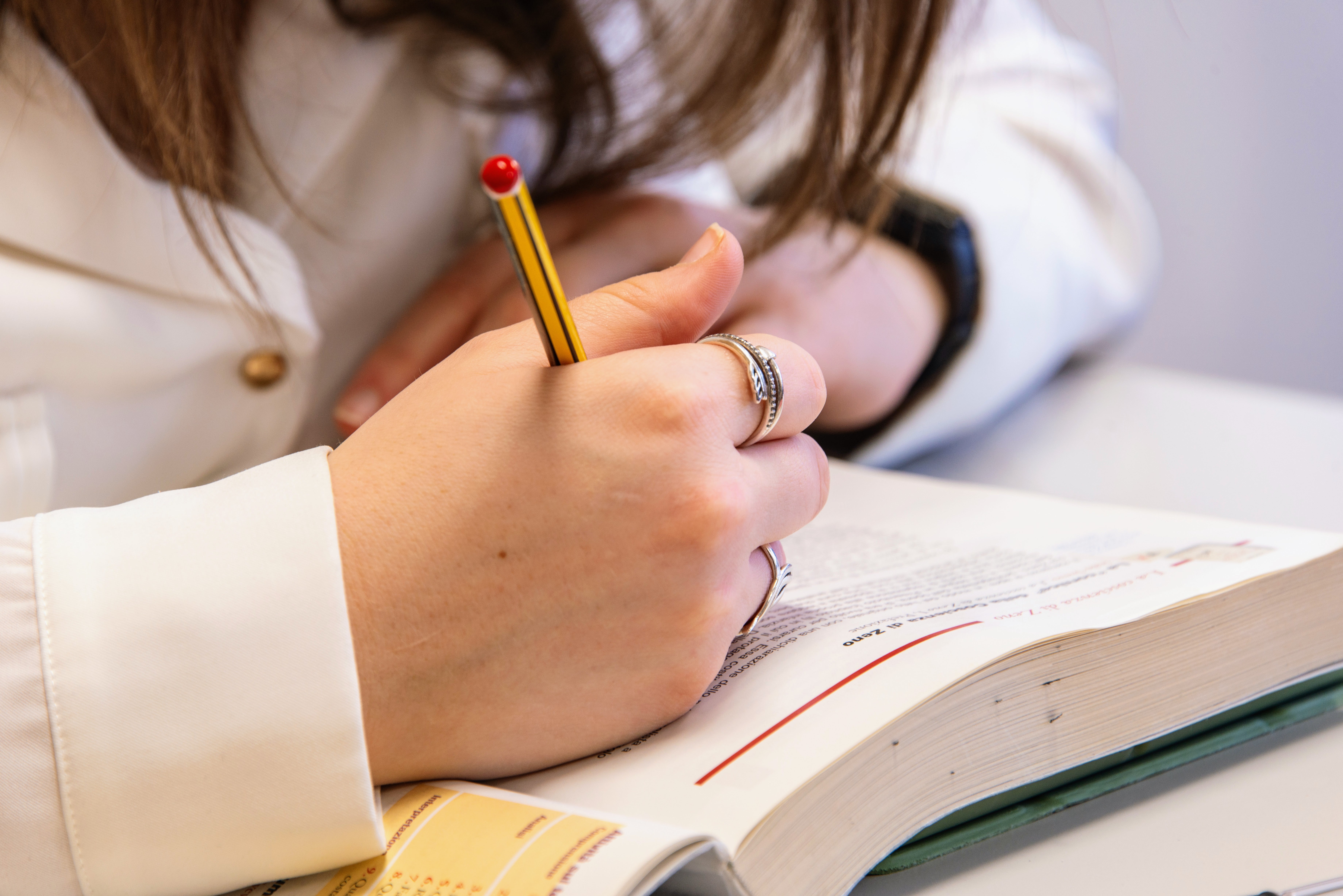 Dall'anno scolastico 2023/24 sarà attivato un corso di formazione post diploma per collaboratori e collaboratrici pedagogici della scuola dell’infanzia in lingua italiana. (Foto: ASP/Peter Daldos)