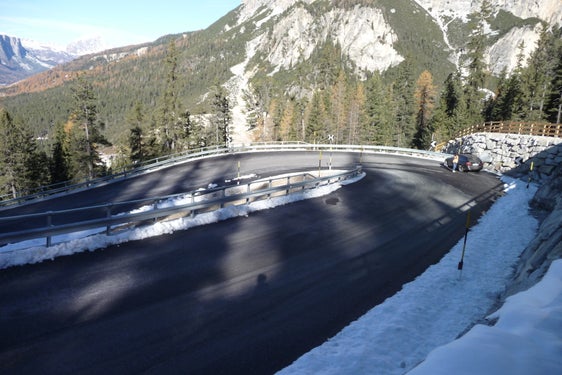  La strada provinciale SP 37, arteria che collega San Cassiano al Passo&nbsp;Valparola, sarà riaperta al traffico a doppio senso di marcia nella serata di mercoledì 19 novembre. (Foto: USP/Dipartimento Infrastrutture e Mobilità)
