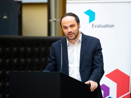 Landesrat Philipp Achammer unterstrich bei der heutigen Vorstellung, dass vieles was Schule und Bildung ausmacht, nicht in den Daten der Lernstandserhebung zum Ausdruck kommt, vieles was gerade in einer Zeit der Überdigitalisierung besonders wichtig ist wie Sozial- und Beziehungskompetenz oder Resilienz. (Foto: LPA/Fabio Brucculeri)