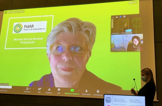 Monika Schulz-Strelow, Unternehmensberaterin aus Berlin, hat bei der Zertifikatsverleihung die anwesenden Frauen motiviert, weiter an der Erhöhung des Frauenanteils in Verwaltungs- und Aufsichtsräten zu arbeiten. (Foto: LPA/Frauenbüro)