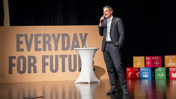 Il Presidente Kompatscher: Per il futuro dobbiamo puntare su un modello basato sull'economia circolare. Foto (ASP/Fabio Brucculeri)