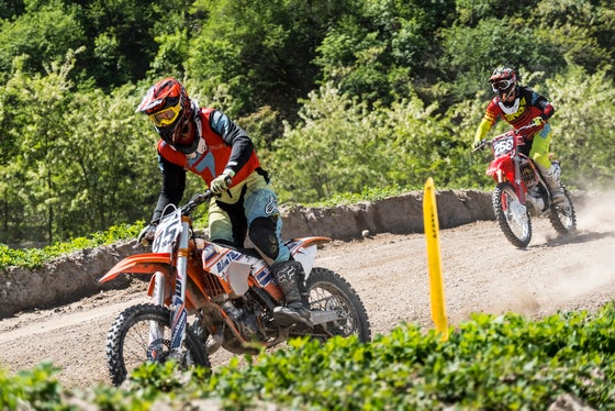 Grazie alla decisa svolta verso la promozione della mobilità elettrica nel settore del motocross e alla contemporanea limitazione temporale dei rumorosi motori a combustione, il Safety Park di Vadena riesce a conciliare l’utilizzo sportivo con una migliore tutela dei residenti. (Foto: USP/STA/Arnold Ritter)