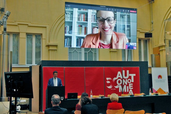 Raffaella Saporito von der Mailänder Bocconi School of Management hat zum öffentlichen Wohnbau in Italien referiert. (Foto: LPA/Greta Stuefer)