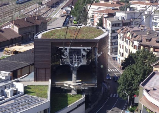 In occasione della Giornata della Mobilità Euregio, saranno gratuitamente a disposizione degli abbonati anche i collegamenti forniti da alcune funivie: qui la stazione a valle della funivia del Renon, a Bolzano. (Foto: Sta - Strutture Trasporto Alto Adige SpA).
